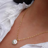 Pearl pendant on link necklace