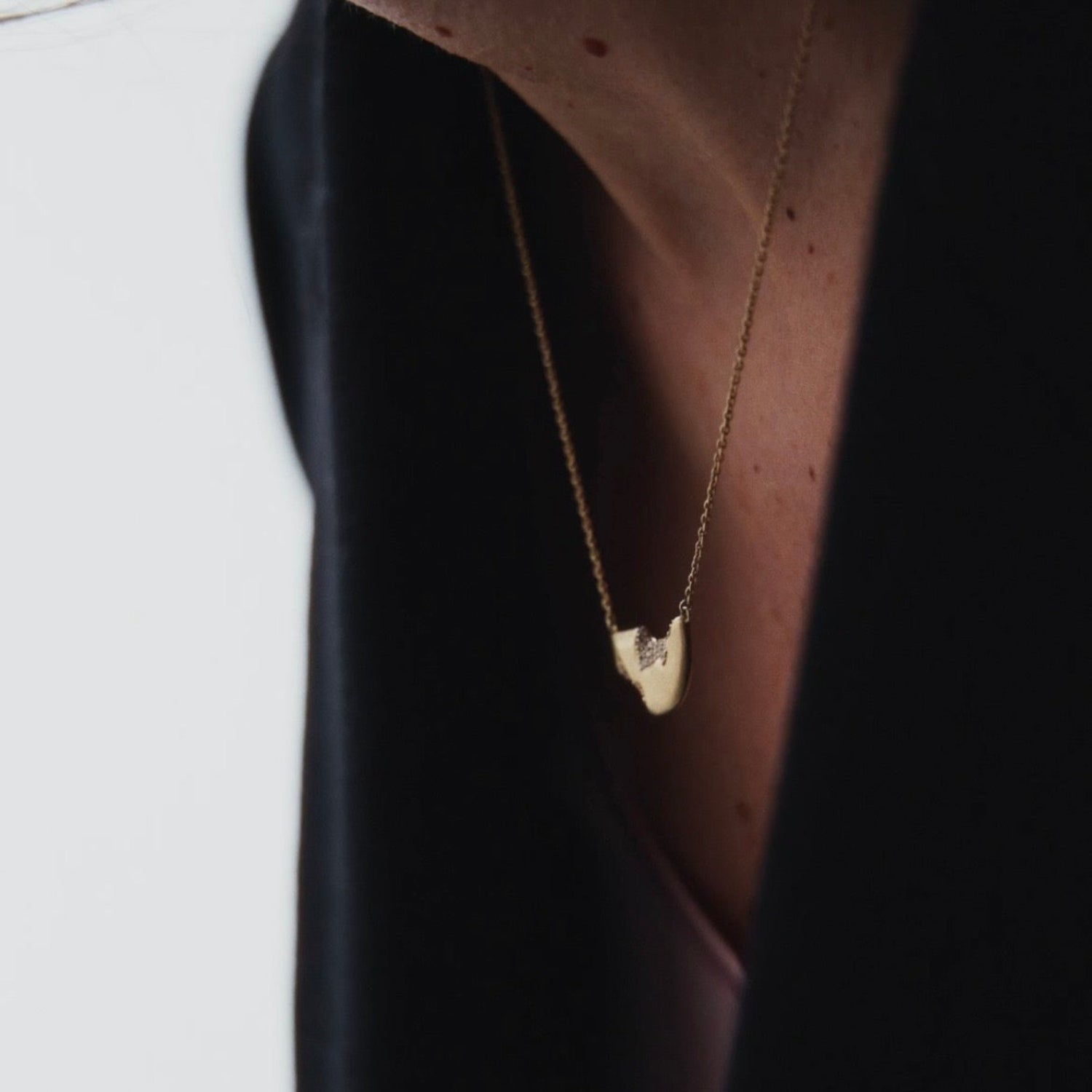 white diamond yellow gold necklace