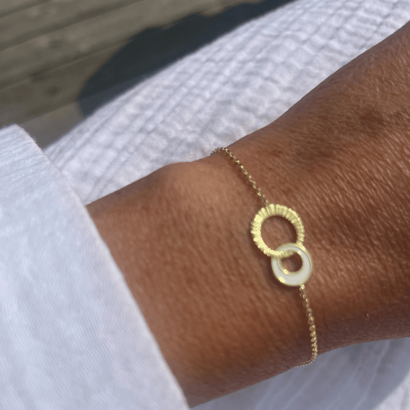 Lightweight interlinking white enamel bracelet 