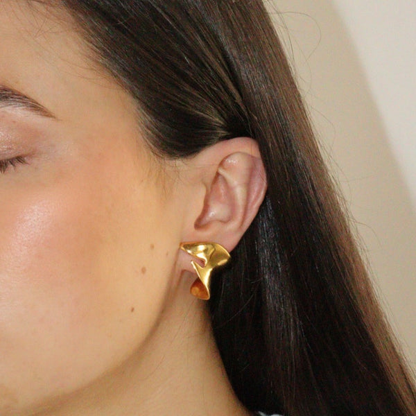 gold hoop earring 