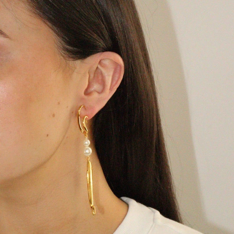 gold drop earring 